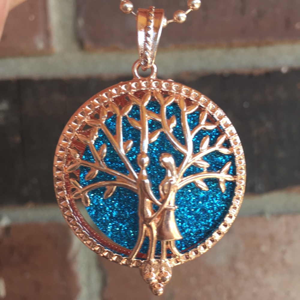 🌈 Scented Tree Of Life Loves Embrace Aroma Necklace Rose Gold And Blue NWOT